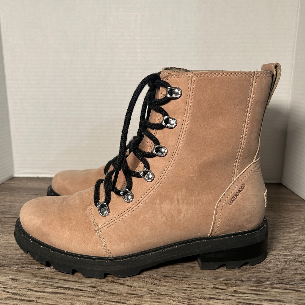 Sorel boots - Picture 2 of 6